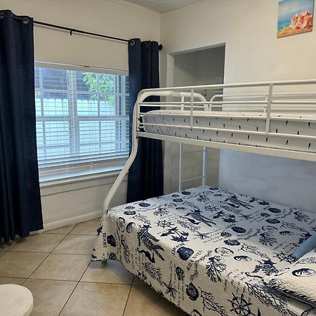 B5 Best Value On Private Bedroom With Private Bathroom In Little Havana, Miami Kültér fotó