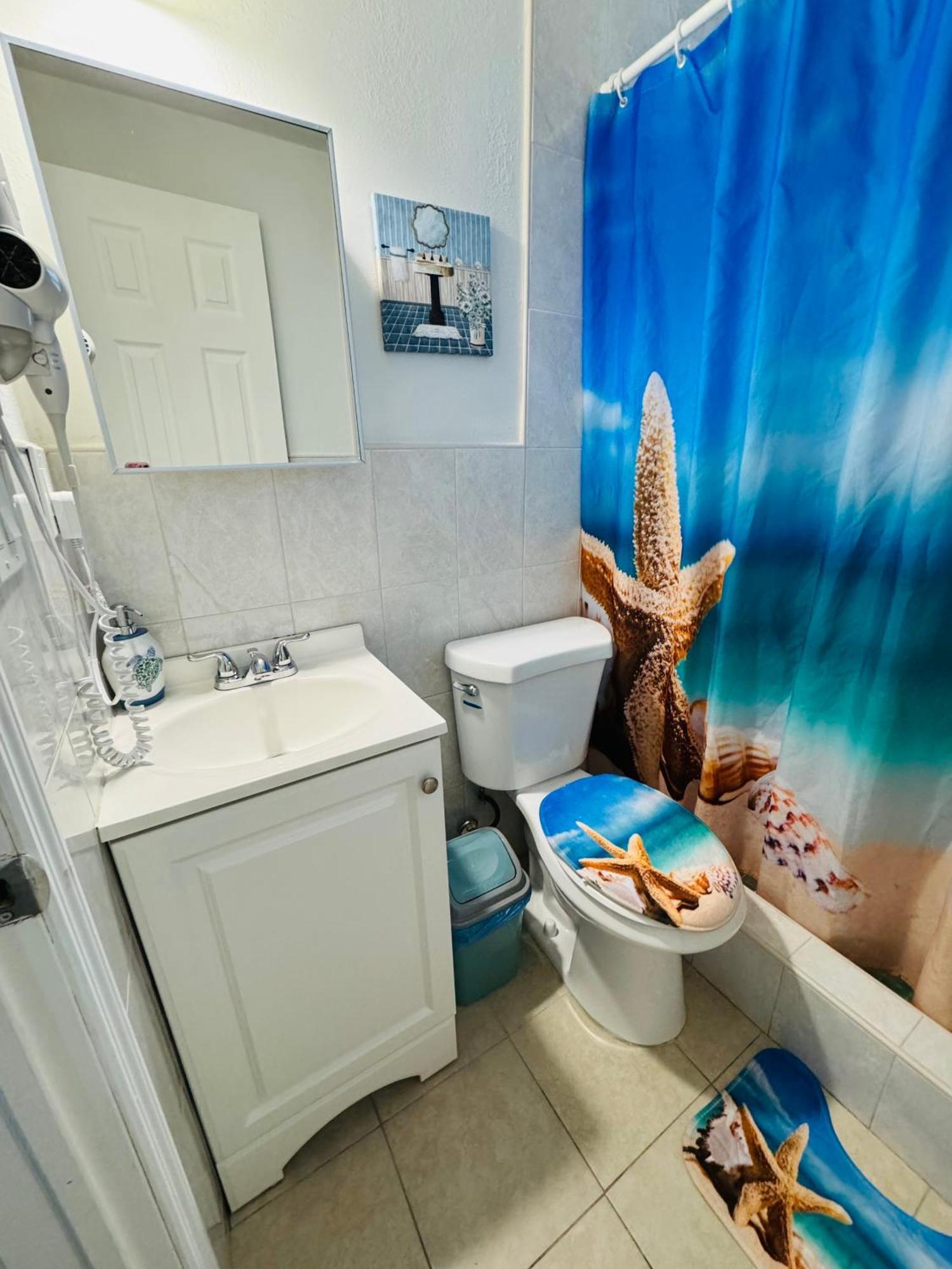 B5 Best Value On Private Bedroom With Private Bathroom In Little Havana, Miami Kültér fotó