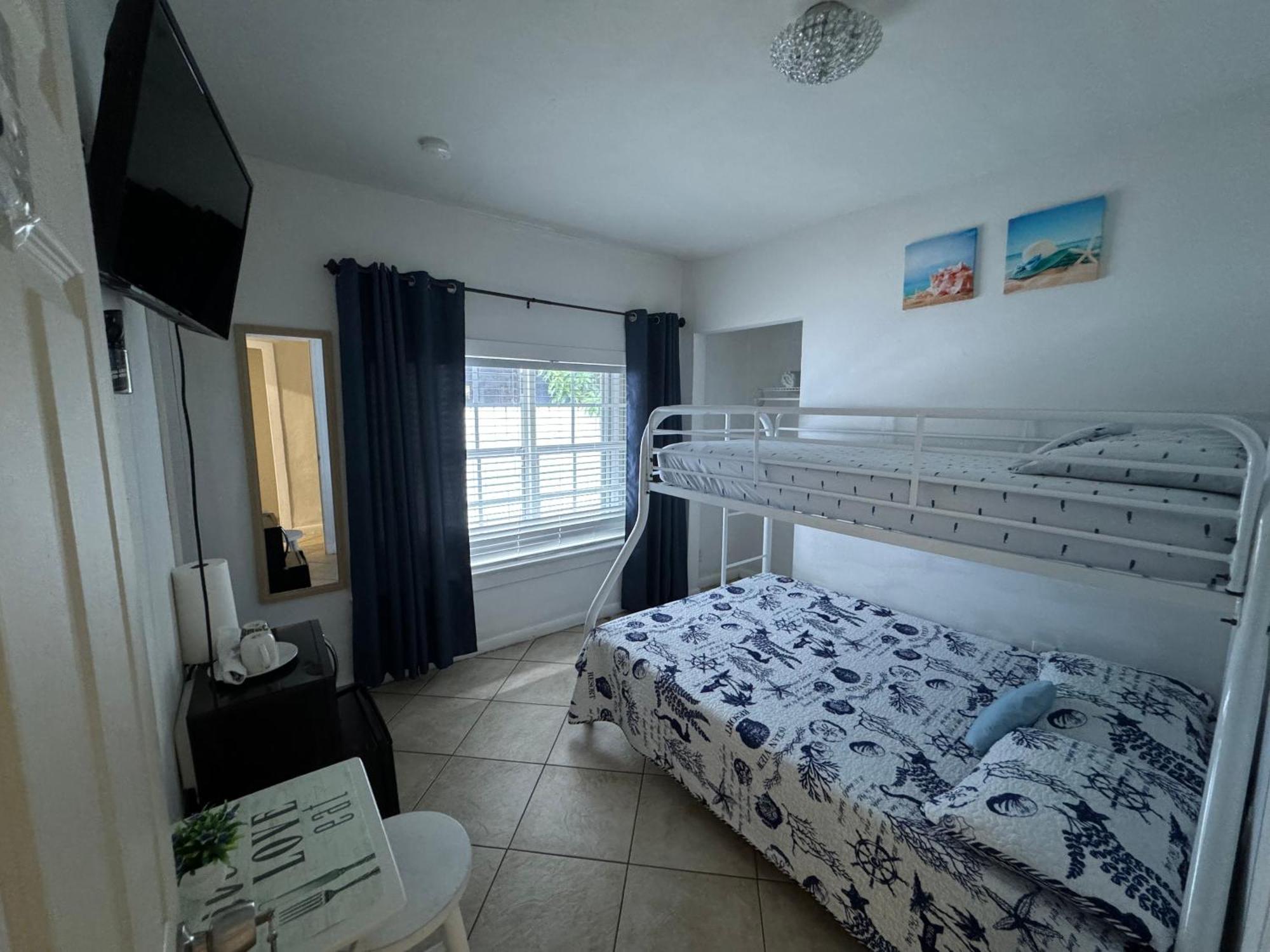 B5 Best Value On Private Bedroom With Private Bathroom In Little Havana, Miami Kültér fotó