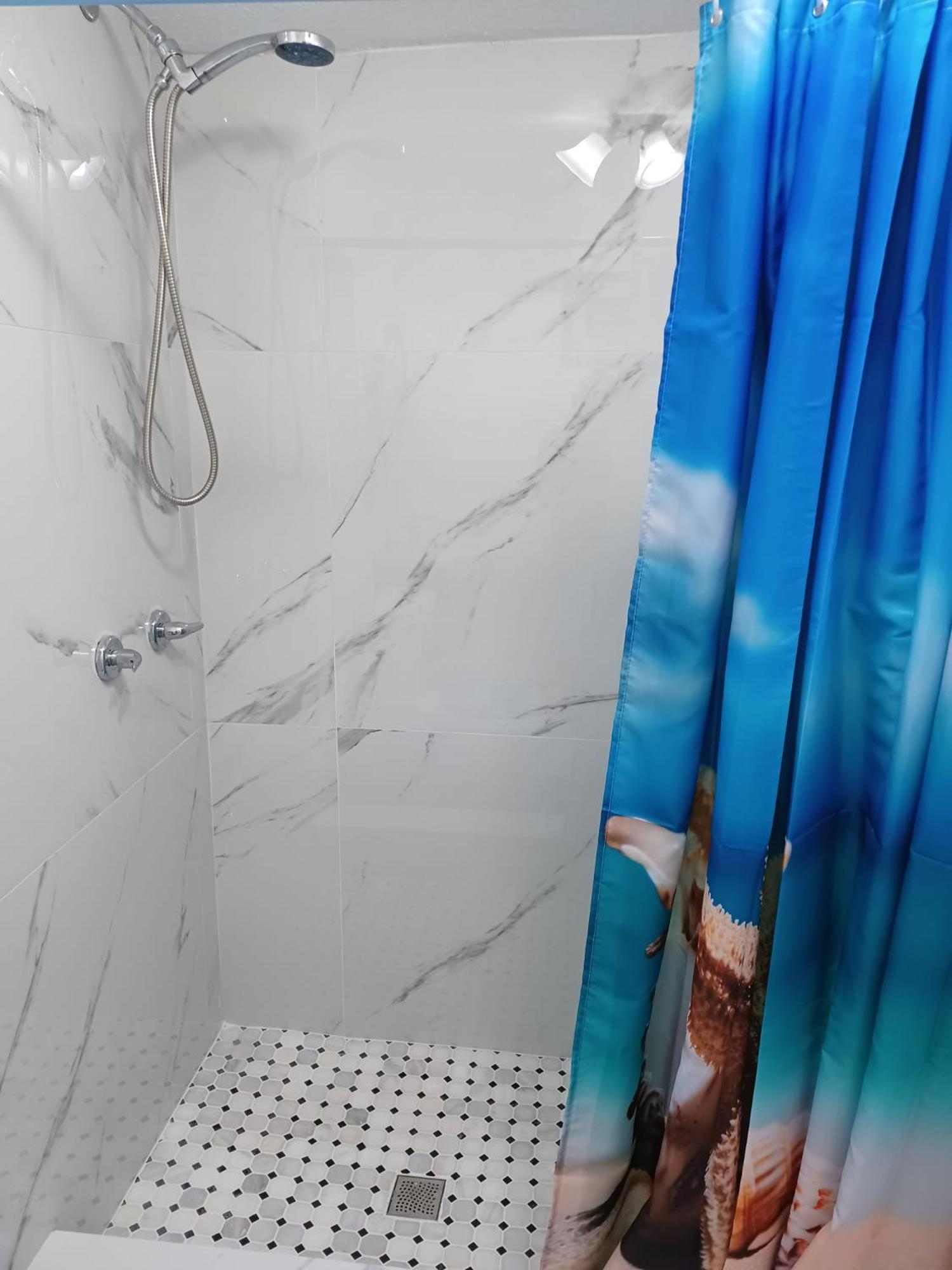 B5 Best Value On Private Bedroom With Private Bathroom In Little Havana, Miami Kültér fotó